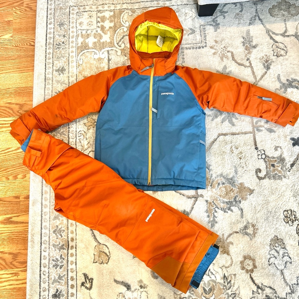 Xs (5-6T) Patagonia snow suit set